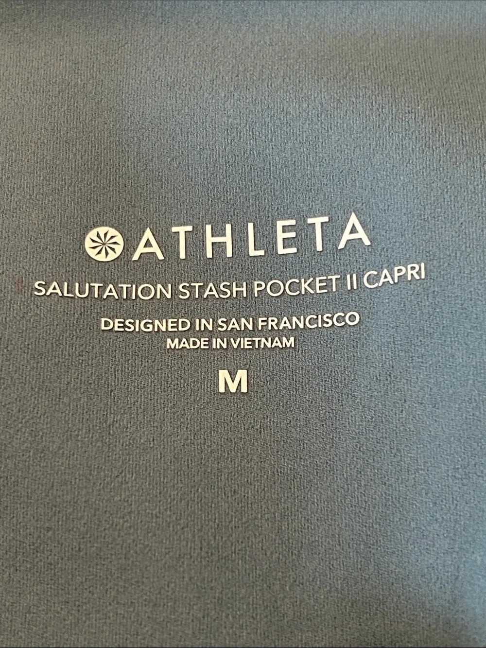 Athleta Salutation Stash Pocket II Capri Yoga Athletic Medium M